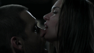 Odette Annable nua, cena de sexo de Banshee s02e01,02 (2014)