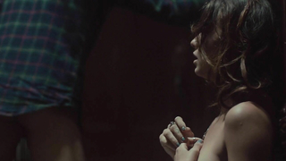 Stella Maeve nuda, scena di sesso da Long Nights Short Mornings (2016)